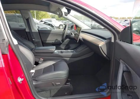 2022 Tesla Model Y Long Range Dual Motor All-Wheel Drive z USA, uszkodzony, nr VIN 7SAYGDEE1NF441562